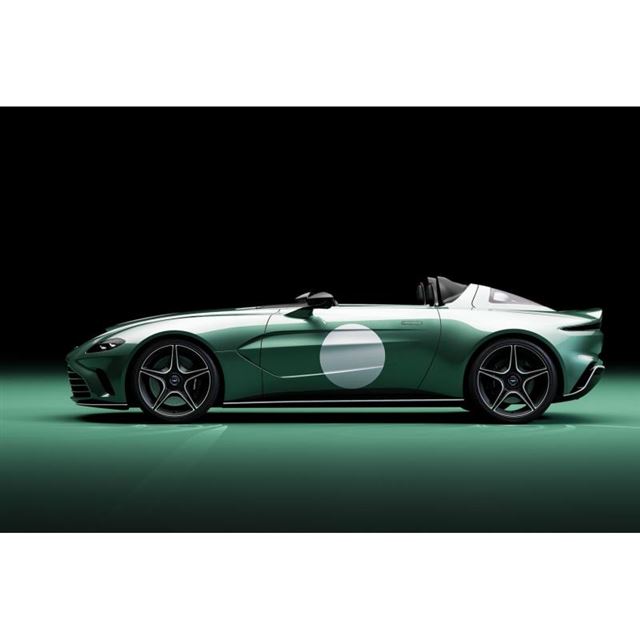 歴史的レーシングカーをイメージ アストンマーティンが V12スピードスター の特別仕様車を発表 価格 Com