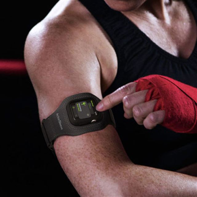 上腕にApple Watchを固定できるアームバンド「ActionSleeve 2」が発売 - 価格.com