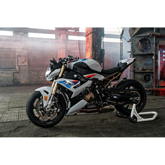 BMWが「S1000R」をモデルチェンジ スーパースポーツ由来の高性能