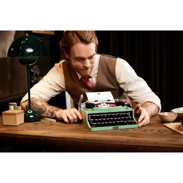 レゴ タイプライター」が7/1発売、英国レゴファンの作品をもとに実現