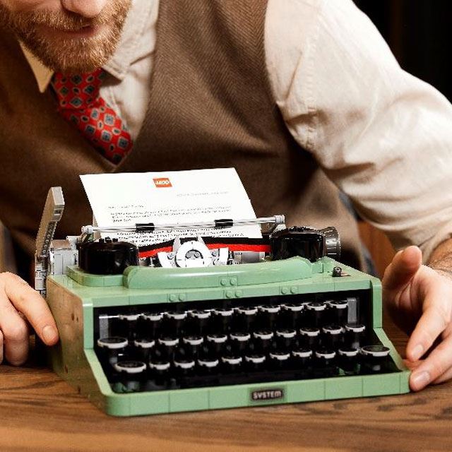 レゴ タイプライター」が7/1発売、英国レゴファンの作品をもとに実現