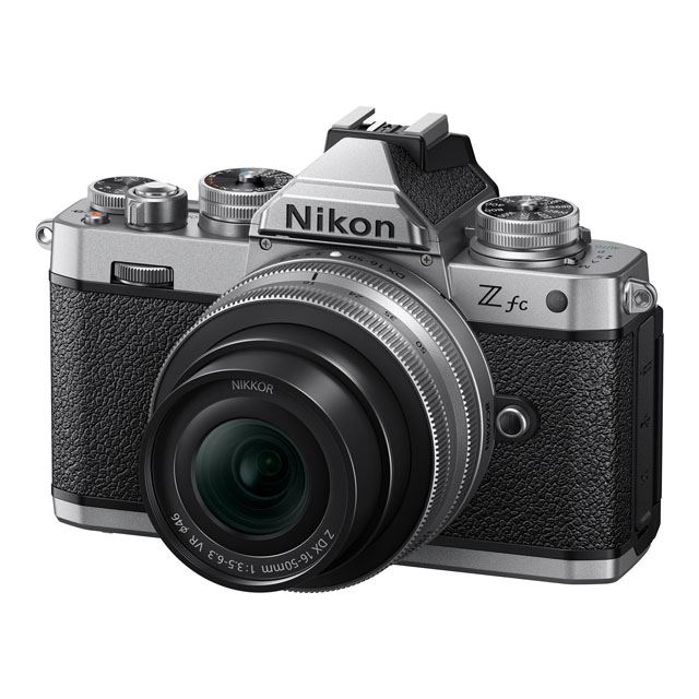 ☆本日限定価格☆保証期間内☆グリップ付Nikon ミラーレス一眼カメラZ