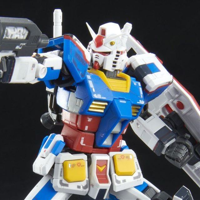 バンダイ、ブライトカラーを再現した「RX-78-2 ガンダム」RGガンプラ 