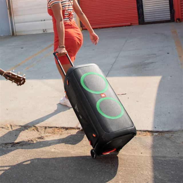 JBL、“スーツケースのように持ち運べる”Bluetoothスピーカー「PartyBox