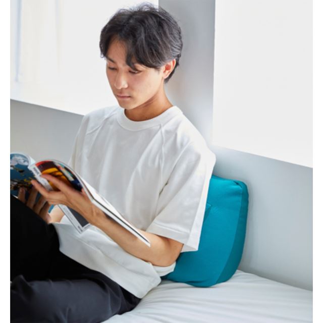 うつ伏せで“寝落ち”できるゲーミングクッション「NeOchi PillOw」に