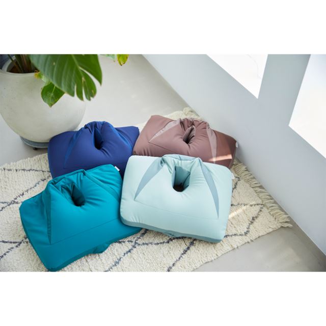 うつ伏せで“寝落ち”できるゲーミングクッション「NeOchi PillOw」に