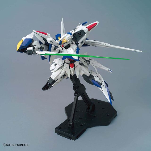 バンダイ、“変形機構”対応のガンプラ「MG 1/100 エクリプスガンダム