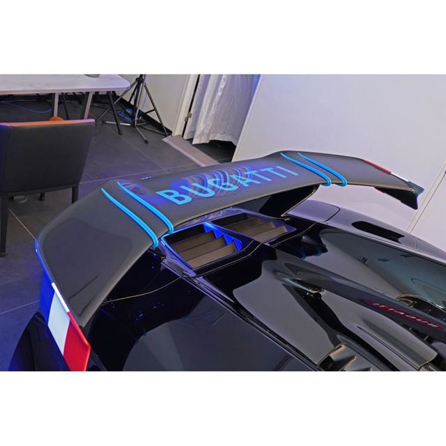 ブガッティ シロン ピュアスポーツ が日本上陸 ハンドリング性能を重視したスペシャルモデル 価格 Com