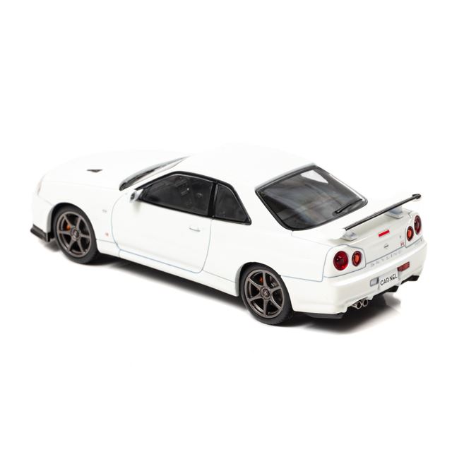 ヒコセブン、“最後のスカイラインGT-R”「BNR34」2モデルが1/43ミニカー