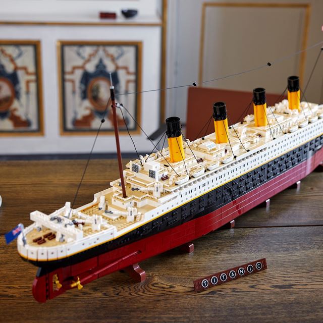 全長1.3m超え、豪華客船「タイタニック号」を1/200で再現したレゴ