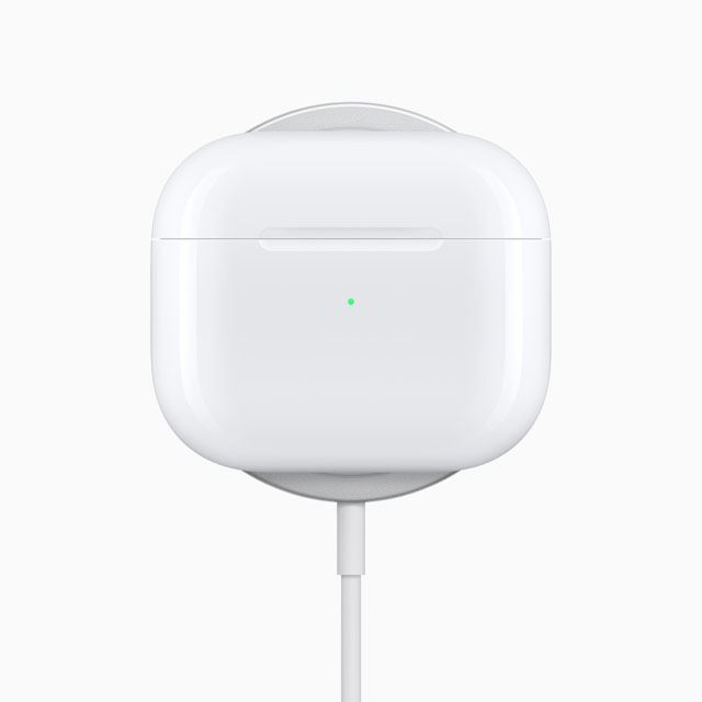 アップル、軸部分が短くなった「AirPods」第3世代モデルを本日10/26発売 - 価格.com