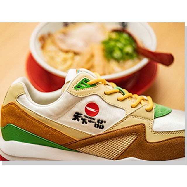 ラーメン 天下一品 のスニーカーが11 10発売 鶏つながりで Le Coq Sportif とコラボ 価格 Com