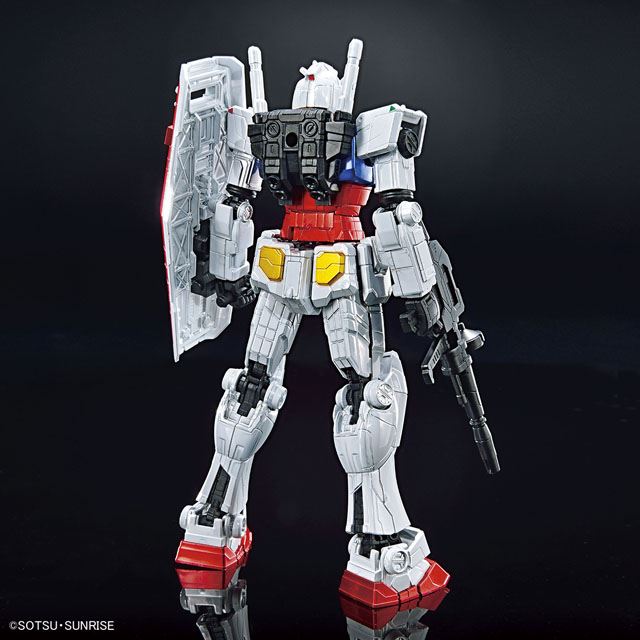 ガンプラ「1/144 RX-78F00 ガンダム」に「チタニウムフィニッシュ」の