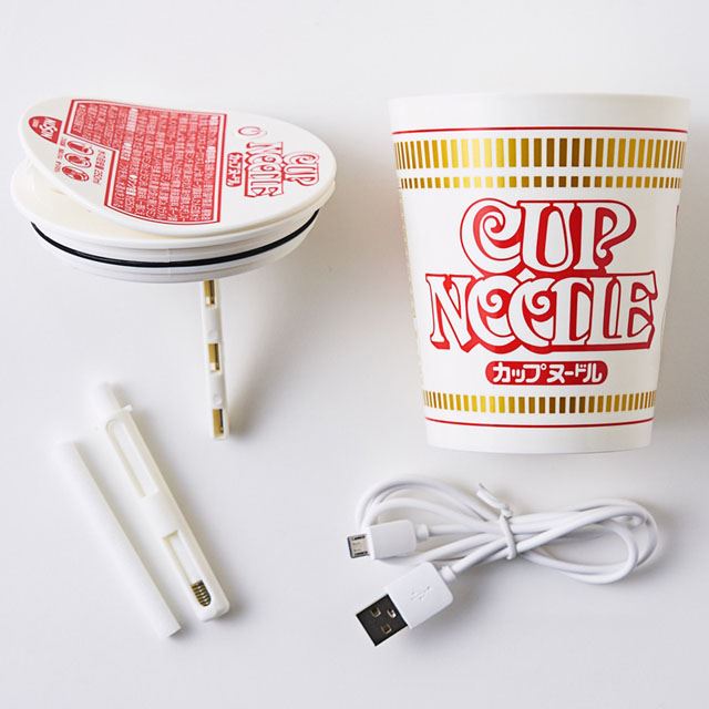 「CUP NOODLE 50TH ANNIVERSARY カップヌードル 加湿器 BOOK」