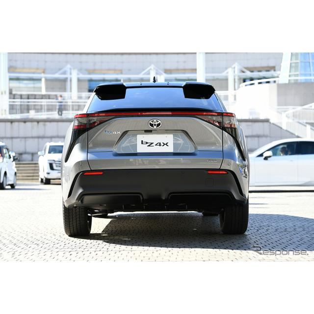 TOYOTA bZ4X テールランプ 比較的美品 バックドア用