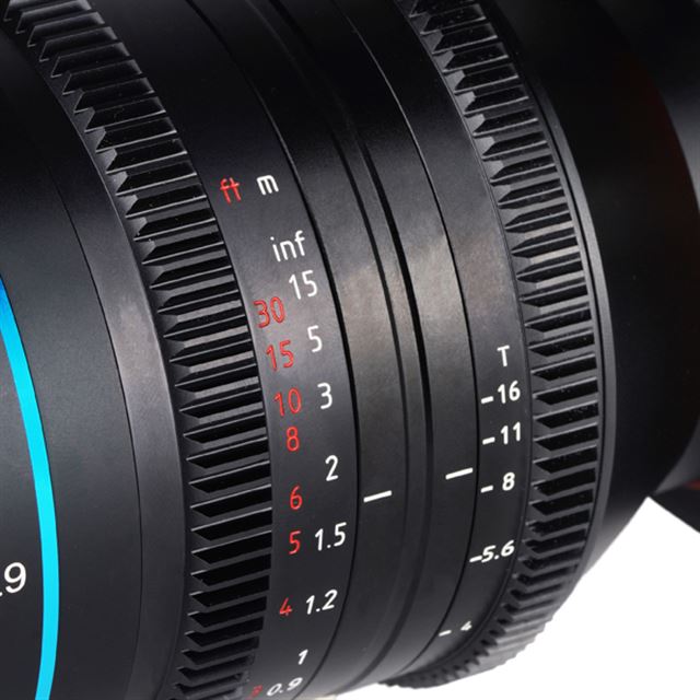 「50mm T2.9 1.6× Full-Size Anamorphic Lens」