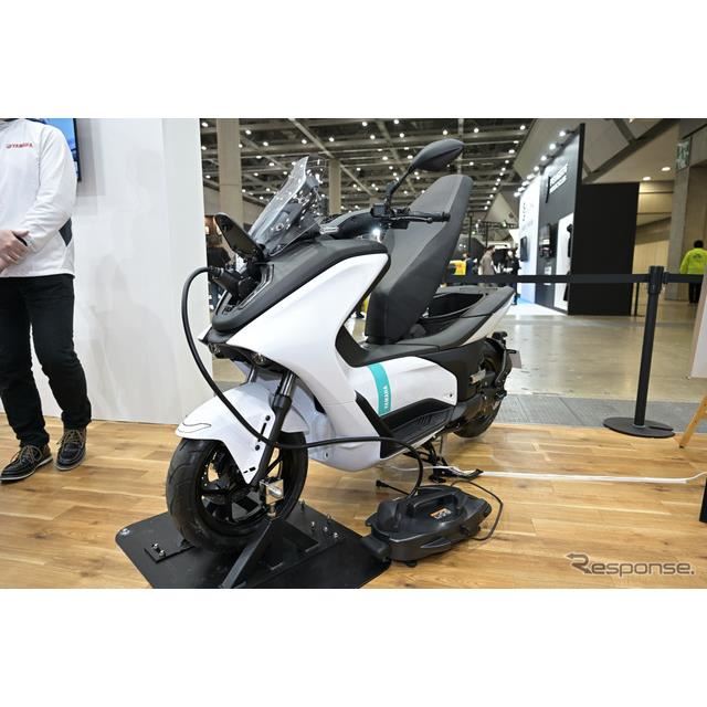 航続104kmの原2EVスクーター『E01』、月額2万円でリースはかなりお得？…東京モーターサイクルショー2022 - 価格.com