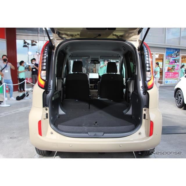 トヨタ シエンタ 新型 ペットの家族化に着目 嬉しいポイント 価格 Com