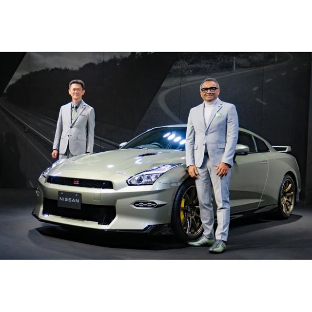2024年モデルの「日産GT-RプレミアムエディションT-spec」と、日産自動車のアシュワニ...