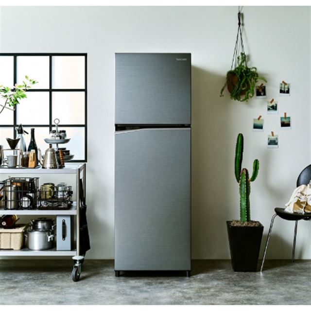 パナソニック、トップフリーザーを採用した幅約56cmのスリムな冷蔵庫