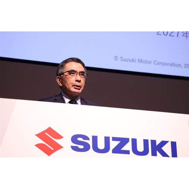 2030年度へ向けた将来戦略を説明する、スズキの鈴木俊宏社長。