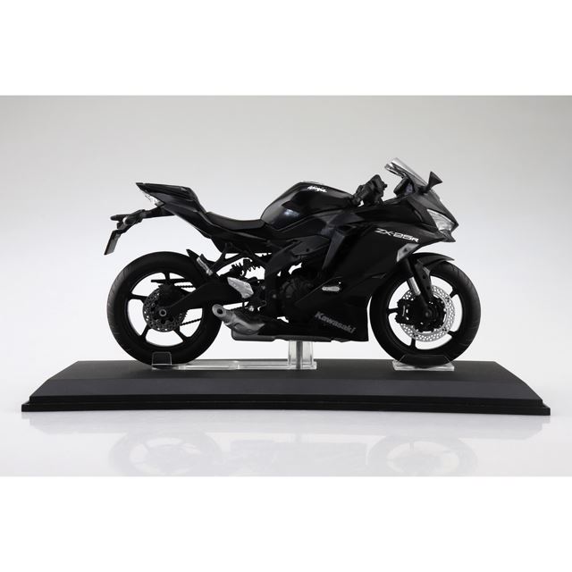 1/12スケールの「KAWASAKI Ninja ZX-25R」がブラックなど3色で登場 