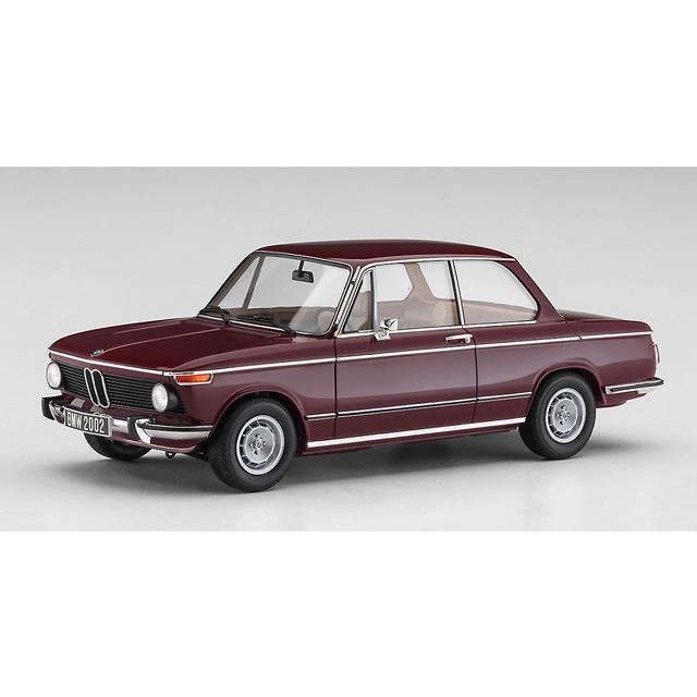 ハセガワ、角形のテールライトを採用した1973年式の「BMW 2002 tii 