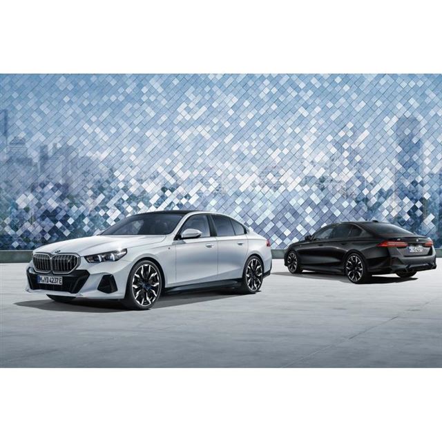 BMWが新型「5シリーズ」の初期生産限定モデル「ザ・ファースト・エディション」を発表