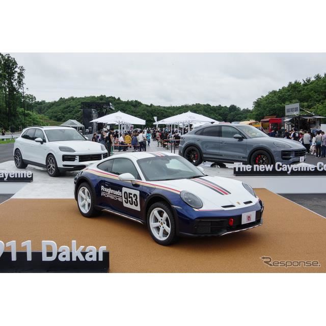 「ポルシェフェスティバル’23」で公開された『911ダカール』（手前）と新型『カイエン』（奥2台）