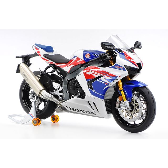 タミヤ、トリコロールカラーの「Honda CBR1000RR-R」限定モデルが1/12オートバイに - 価格.com