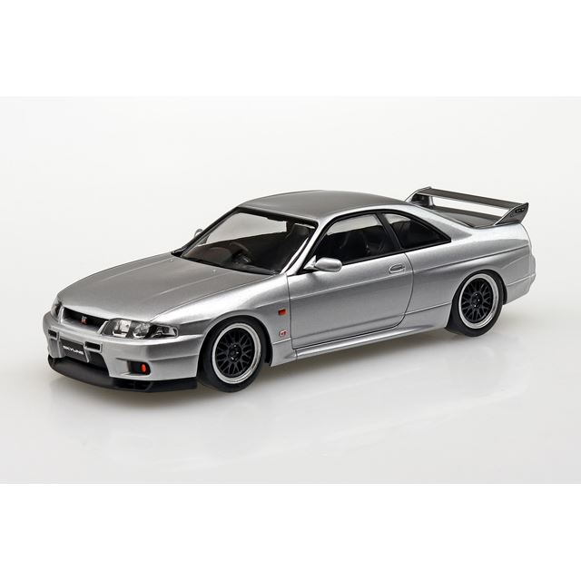 AOSHIMA、カスタムホイール＆タイヤ仕様の「R33スカイラインGT-R」4色