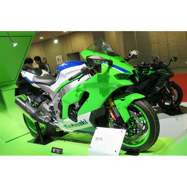 カワサキが5台のバイクを世界初公開 日本初公開となる電動バイクも出展 