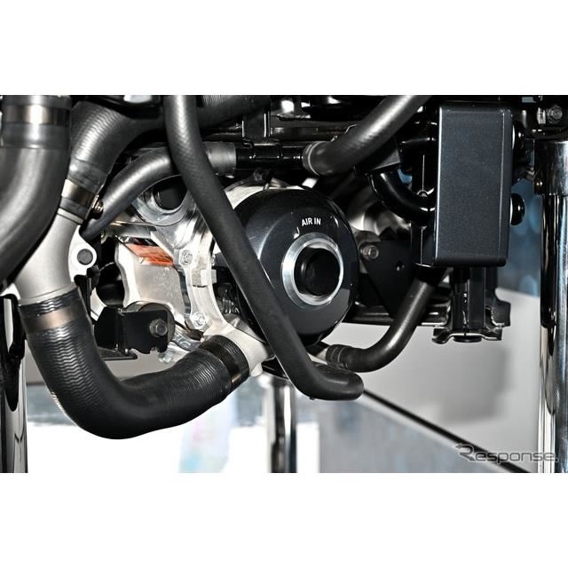 ホンダ CR-V に燃料電池EV仕様登場、レースのサーキットで展示 - 価格.com
