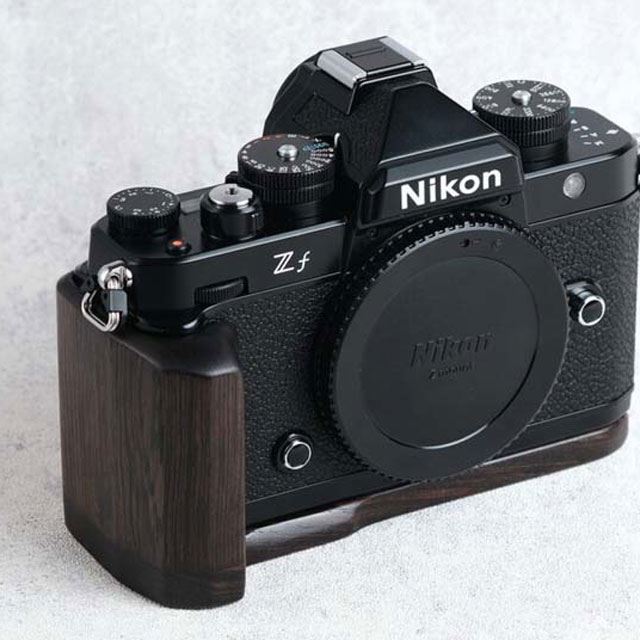 【美品】Nikon Zf 本体　黒　グリップ付 SD32GB付 新品)Nikon (ニコン) Z f ボディ ブラック（商品ID