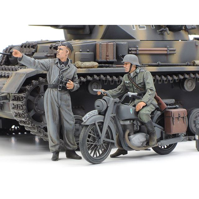 ドイツ「IV号戦車G型」が伝令バイク付きで1/35キット化、ロシア戦線の車輌を再現 - 価格.com