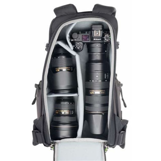 thinkTANKphoto、ハイキングや街歩きに適する15Lカメラバッグ 