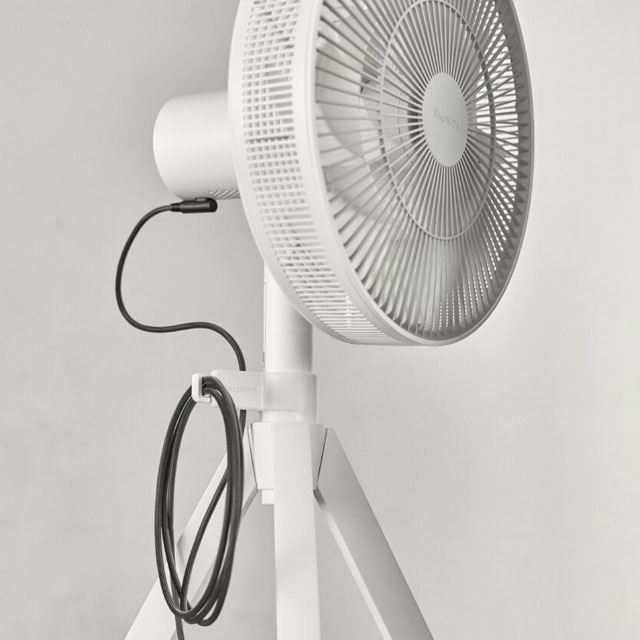 バルミューダ、“オールシーズン使える”DCモーター扇風機「GreenFan Studio」 - 価格.com