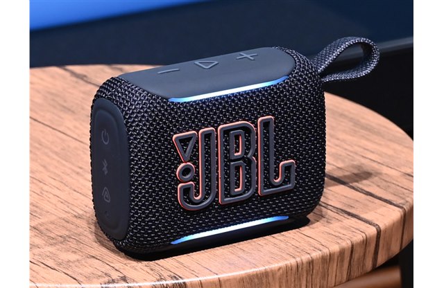 JBL�AUSB���X���X�Đ���}�C�N�A�g�ɑΉ�������l�CBluetooth�X�s�[�J�[�ŐV���f���uJBL GO 5�v