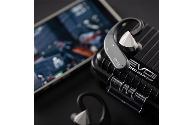 水月雨、0.78mm 2ピンリケーブル対応イヤホンをTWS化するイヤーフック型DAC/アンプ「EVO 2」