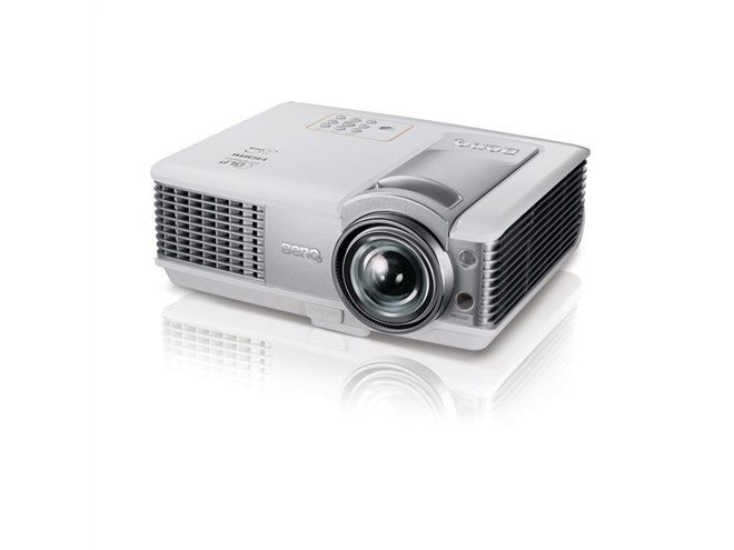 BenQ、ズーム機能搭載短焦点プロジェクターなど - 価格.com