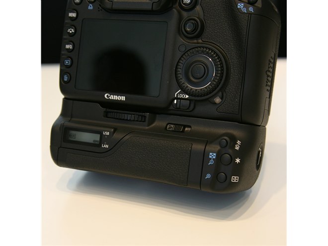 キヤノン、EOS 7D専用の無線LANアクセサリー - 価格.com