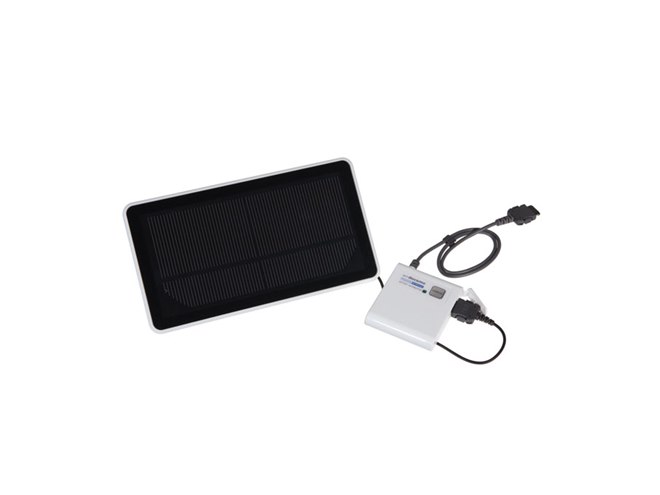 ドコモ、FOMA対応のソーラー充電器を開発 - 価格.com