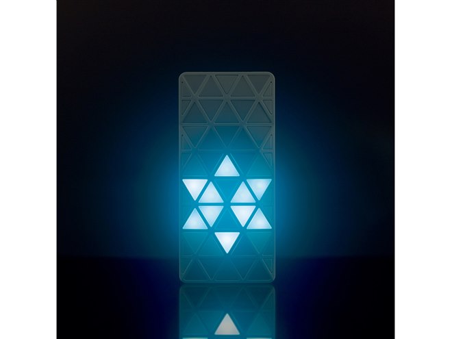 au、「LIGHT POOL」を7月30日に発売 - 価格.com