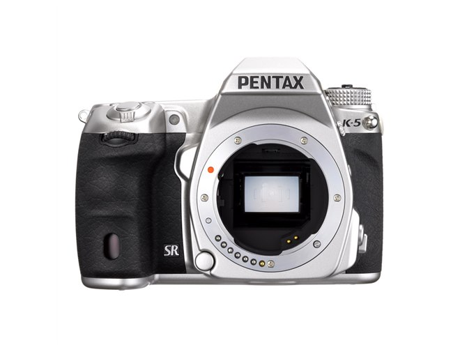 ペンタックス、1500台限定の「K-5 Limited Silver」 - 価格.com