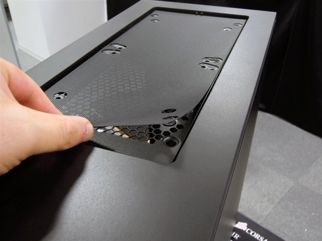 CORSAIR、静音性と冷却性を両立したミドルタワーPCケース「Obsidian