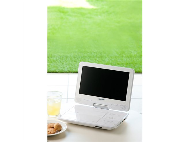 BLUEDOT、最大6時間駆動の10型ポータブルDVD「BDP-1030」に新色