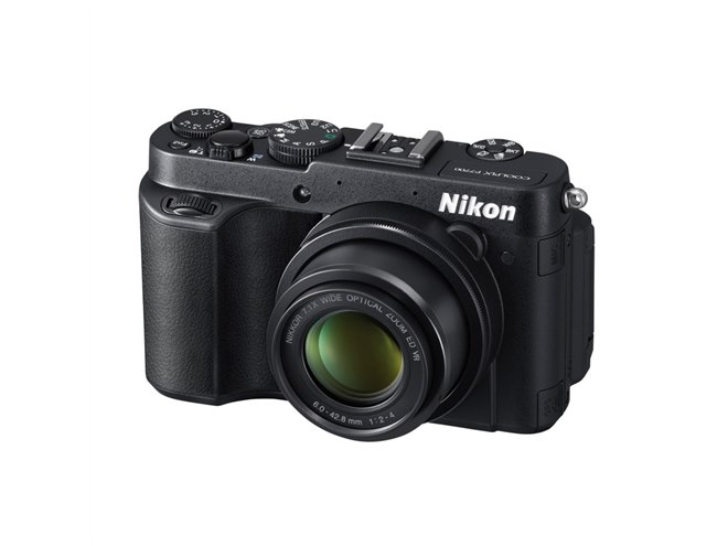 ニコン、裏面照射型CMOSと大口径レンズを搭載した「COOLPIX P7700