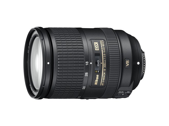 Nikon D7000 18-300mm スーパーズームキット ニコン、「D7000 18-300VR スーパーズームキット」を10月5日に