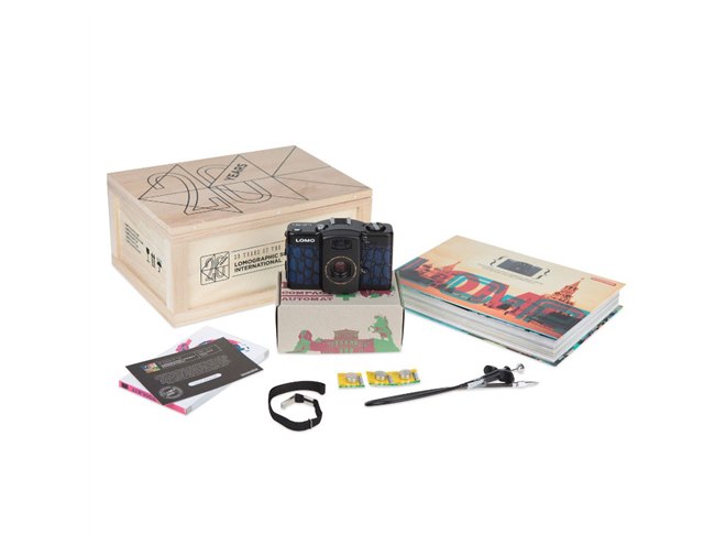 ロモ、ワニ革レザーを使用した20周年特別限定モデル - 価格.com