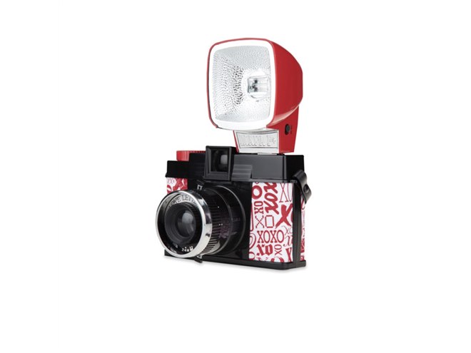 ロモ、「Diana F+」など2機種のバレンタインデー限定モデル - 価格.com